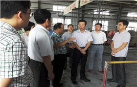章丘市委領導視察章丘金屬顏料.jpg 章丘市委領導視察章丘金屬顏料.jpg